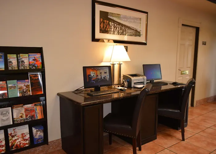 Western Copper Hills Hotel Globe