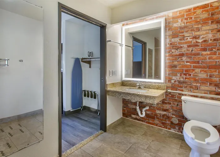 Western Copper Hills Hotel 3*