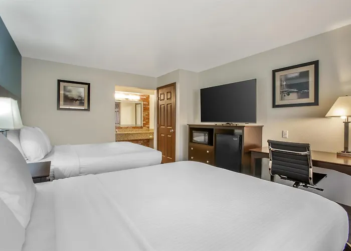 Western Copper Hills Hotel 3*