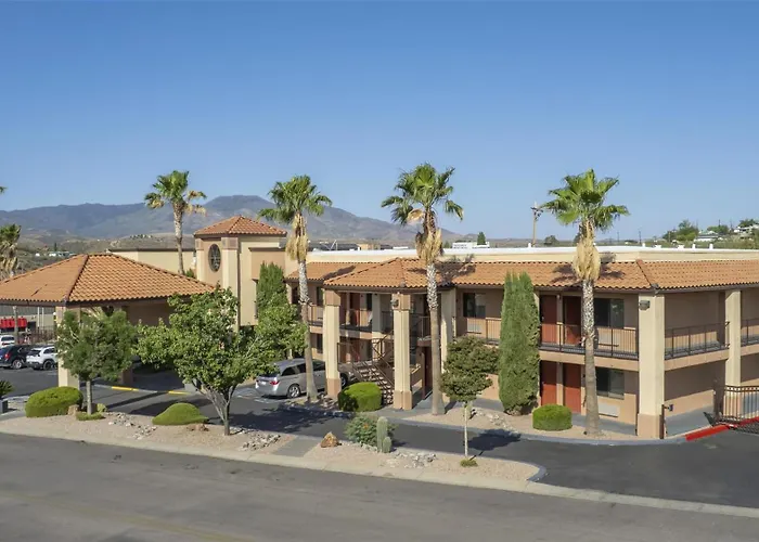Western Copper Hills 3* Globe