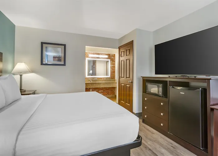 Western Copper Hills Hotel Globe