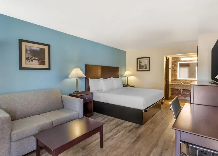 Western Copper Hills Hotel 3*